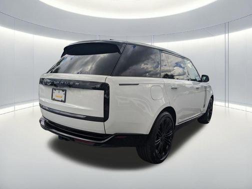 White 2026 Land Rover Range Rover P530 SE 7 Seat