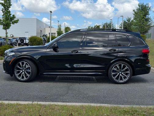 Black Sapphire Metallic 2021 BMW X7 M50i