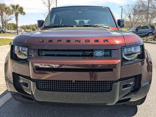 2024 Land Rover Defender 130 P400 X-Dynamic SE