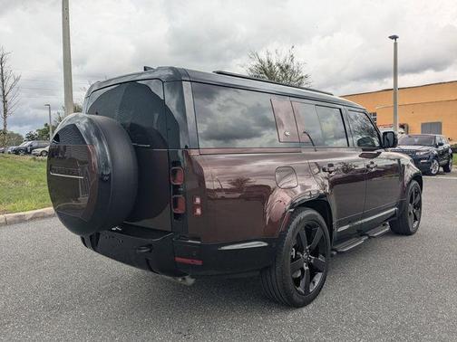 2024 Land Rover Defender 130 P400 X-Dynamic SE