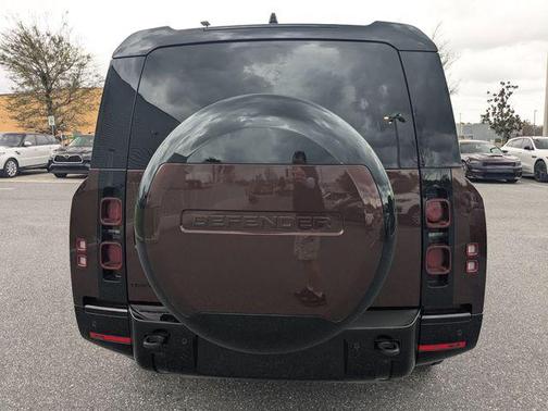 2024 Land Rover Defender 130 P400 X-Dynamic SE