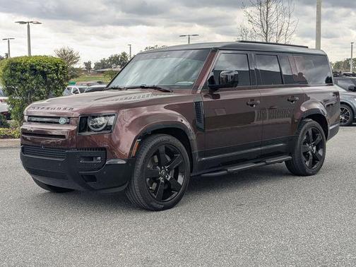 2024 Land Rover Defender 130 P400 X-Dynamic SE