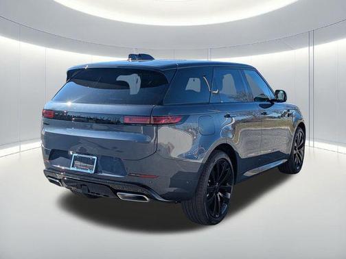 2026 Land Rover Range Rover Sport SE