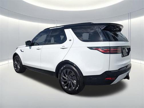 2024 Land Rover Discovery P300 Dynamic SE