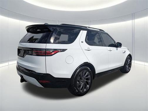 2024 Land Rover Discovery P300 Dynamic SE