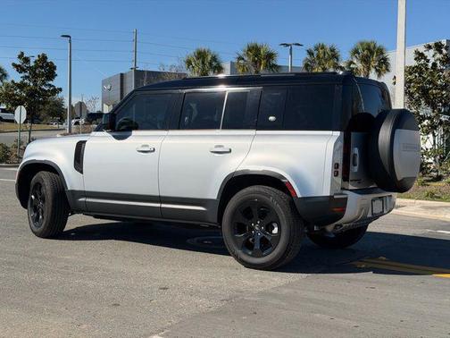 2021 Land Rover Defender 110 SE