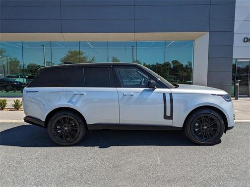 2025 Land Rover Range Rover P530 SE