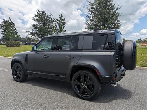 2025 Land Rover Defender 110 V8