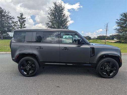2025 Land Rover Defender 110 V8