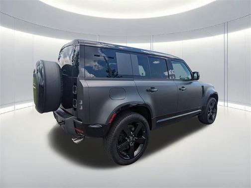 2025 Land Rover Defender 110 V8
