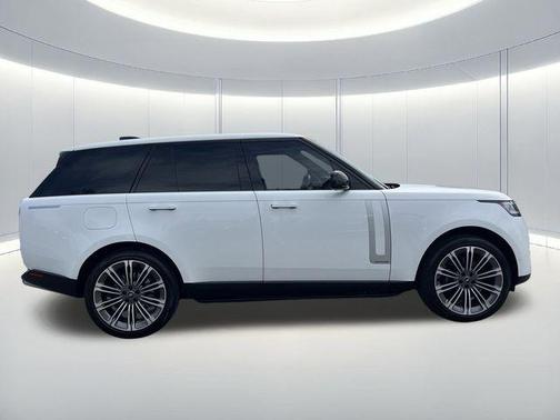 Ostuni Pearl White Metallic 2024 Land Rover Range Rover P530 Autobiography