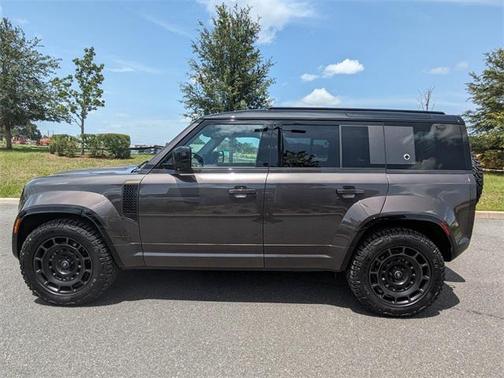 2025 Land Rover Defender 110 V8