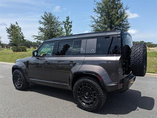 2025 Land Rover Defender 110 V8