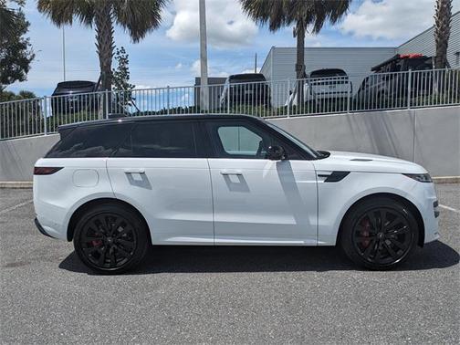 2025 Land Rover Range Rover Sport SE