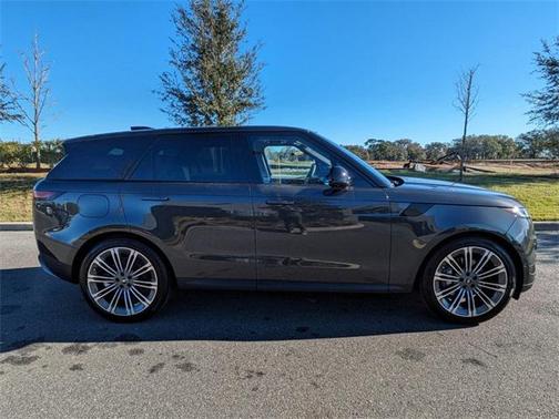 2025 Land Rover Range Rover Sport SE