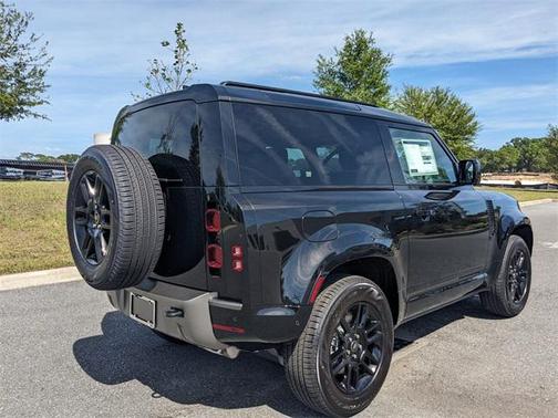 2025 Land Rover Defender 90 P400 X-Dynamic SE