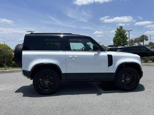 Fuji White 2025 Land Rover Defender 90 P300 S