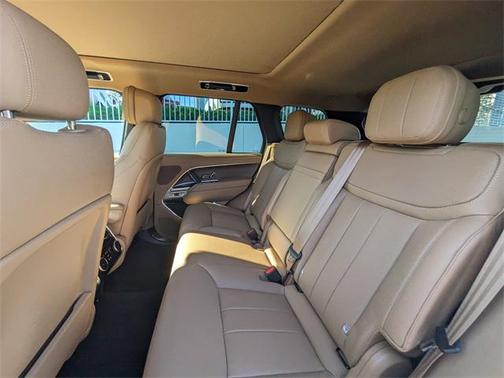 2025 Land Rover Range Rover P400 SE