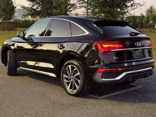 Black Metallic 2022 Audi Q5 Sportback 45 S line Premium