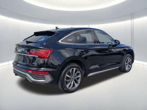 Black Metallic 2022 Audi Q5 Sportback 45 S line Premium