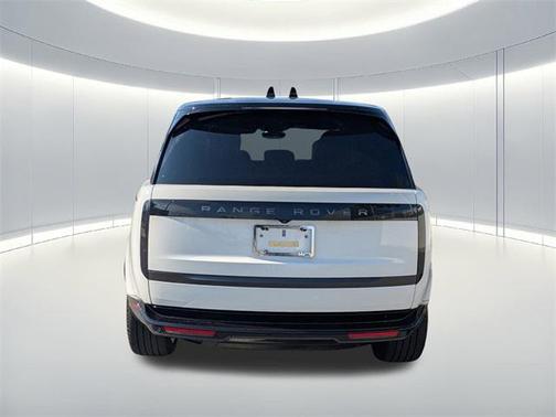 2025 Land Rover Range Rover P400 SE