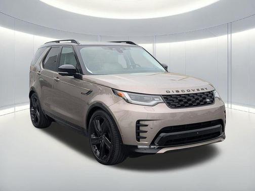 Lantau Bronze Metallic 2025 Land Rover Discovery P300 Dynamic SE