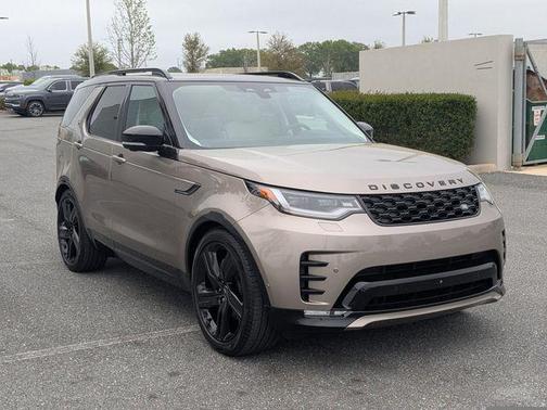 Lantau Bronze Metallic 2025 Land Rover Discovery P300 Dynamic SE