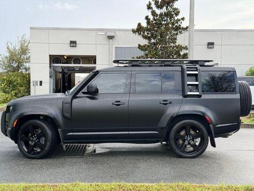 2024 Land Rover Defender 130 P400 X-Dynamic SE