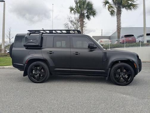 2024 Land Rover Defender 130 P400 X-Dynamic SE