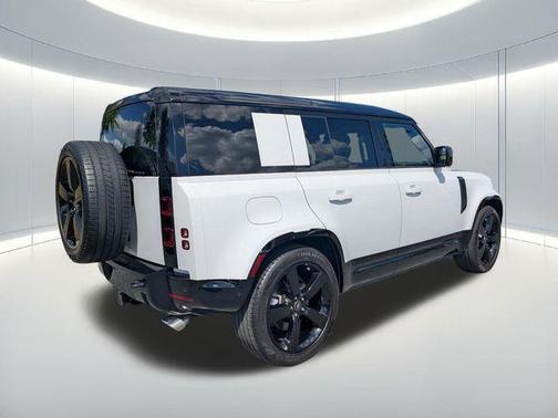 Fuji White 2025 Land Rover Defender 110 P500 X-Dynamic SE
