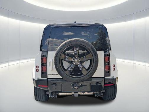 Fuji White 2025 Land Rover Defender 110 P500 X-Dynamic SE