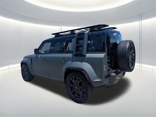 2025 Land Rover Defender 110 V8