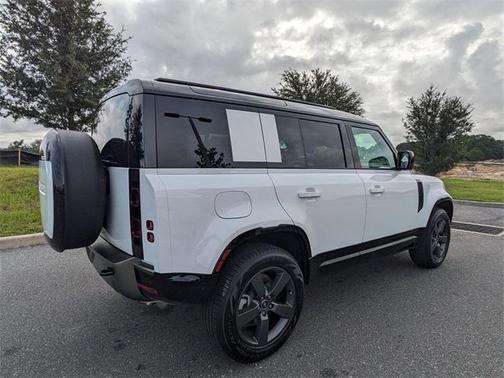 2025 Land Rover Defender 110 P400 X-Dynamic SE