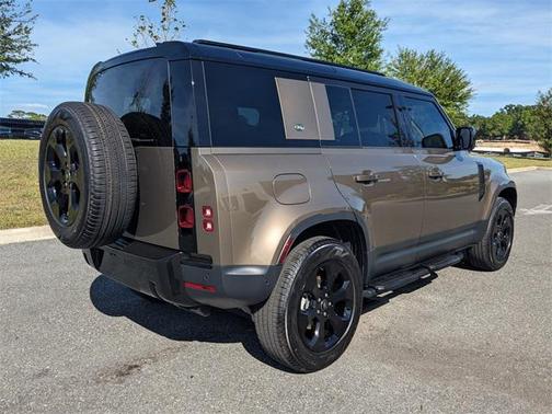 2024 Land Rover Defender 110 P300