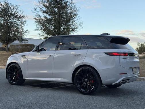 2025 Land Rover Range Rover Sport SE