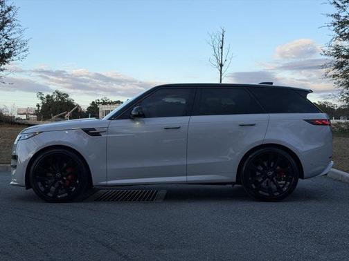 2025 Land Rover Range Rover Sport SE