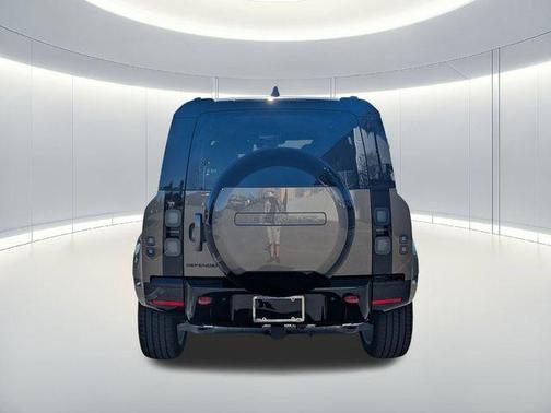 2026 Land Rover Defender P400 X