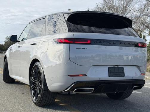 2025 Land Rover Range Rover Sport SE