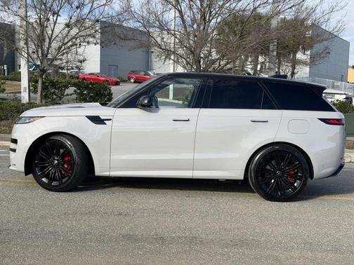 2025 Land Rover Range Rover Sport SE