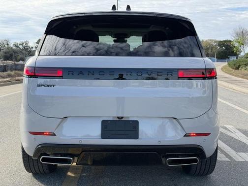 2025 Land Rover Range Rover Sport SE