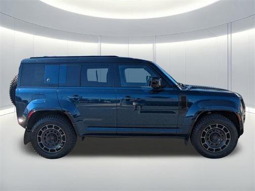 2026 Land Rover Defender 110 V8