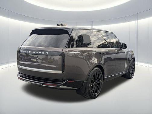 2024 Land Rover Range Rover P550e Autobiography