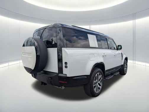 Fuji White 2026 Land Rover Defender X-Dynamic SE