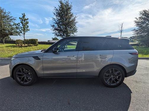 2025 Land Rover Range Rover Sport SE