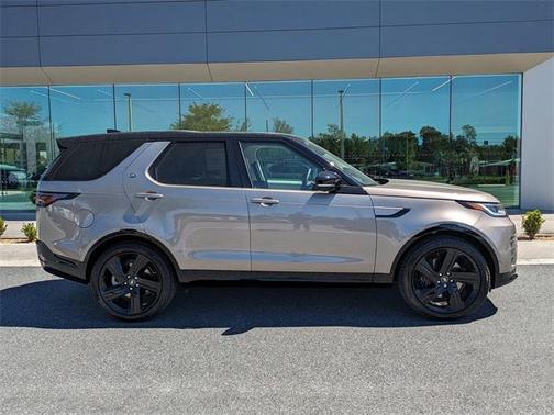 2025 Land Rover Discovery P360 Dynamic SE
