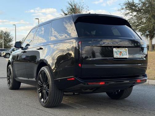 2023 Land Rover Range Rover P530 SE