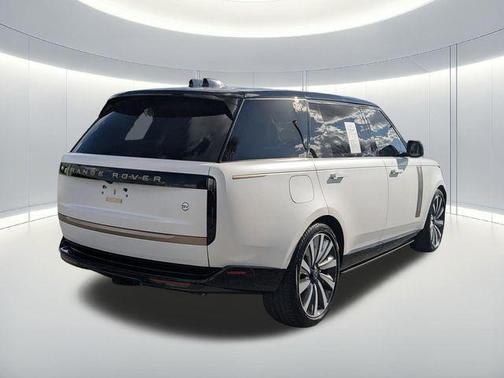 2025 Land Rover Range Rover P615 SV