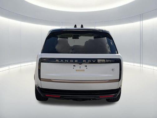 2025 Land Rover Range Rover P615 SV