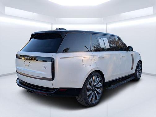 2025 Land Rover Range Rover P615 SV