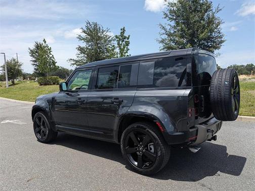 2025 Land Rover Defender 110 P500 X-Dynamic SE